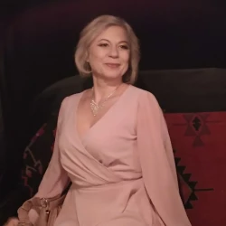 Елена Агрис